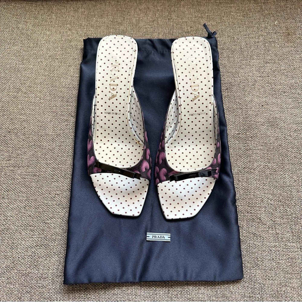 Vintage Prada heart printed heels